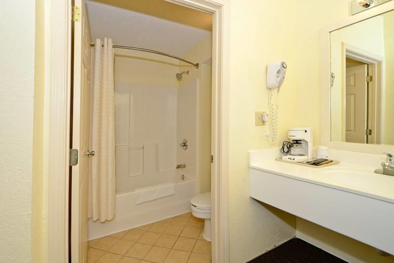 Manchester Heritage Inn & Suites Buitenkant foto