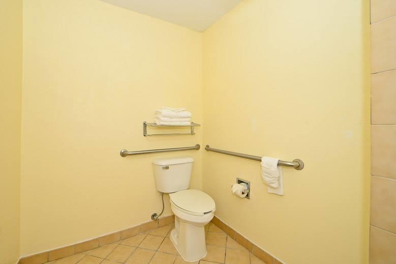 Manchester Heritage Inn & Suites Buitenkant foto