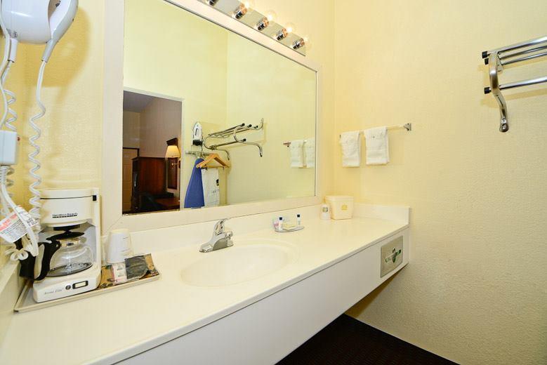 Manchester Heritage Inn & Suites Buitenkant foto